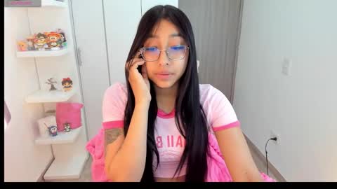 Snapshot of kyy_isa chatting on 10/17/25, 04:26 IG online show from 10/17/25, 04:26