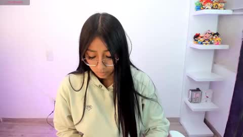 Snapshot of kyy_isa chatting on 10/20/25, 05:52 IG online show from 10/20/25, 05:52