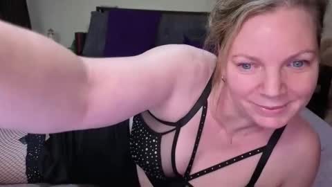 Snapshot of l4dyc4pricorn76 chatting on 02/12/26, 11:27 l4dyc4pricorn76 online show from 02/12/26, 11:27