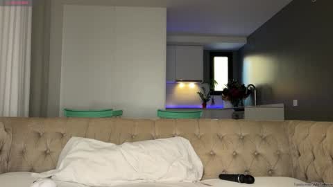 Julie online show from 10/27/25, 07:34