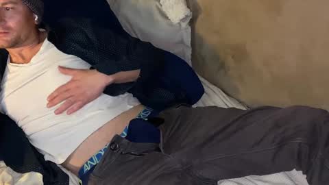 Snapshot of l_is_here chatting on 01/01/25, 12:11 L online show from 01/01/25, 12:11