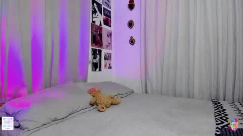 Snapshot of la_briela chatting on 01/09/25, 02:11    Help me reach 50 likes online show from 01/09/25, 02:11