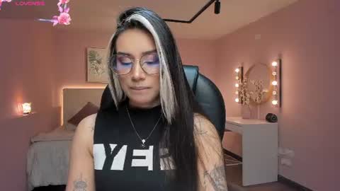 Snapshot of la_monitora chatting on 06/19/26, 11:36 T A T I A N A online show from 06/19/26, 11:36
