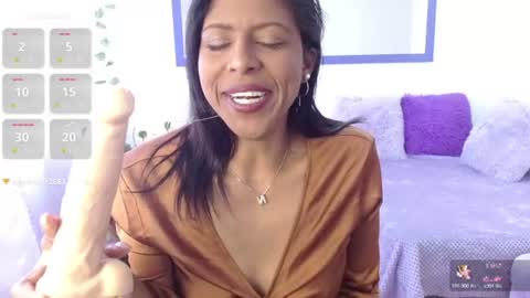 Snapshot of la_negritaa chatting on 06/26/26, 06:34 Sara online show from 06/26/26, 06:34