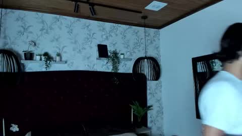 labrinthteasing online show from 11/16/25, 12:00