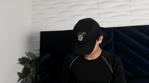 Snapshot of labrinthteasing chatting on 01/18/26, 01:37 labrinthteasing online show from 01/18/26, 01:37