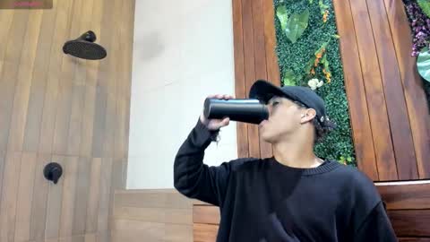 Snapshot of labrinthteasing chatting on 02/17/26, 01:40 labrinthteasing online show from 02/17/26, 01:40