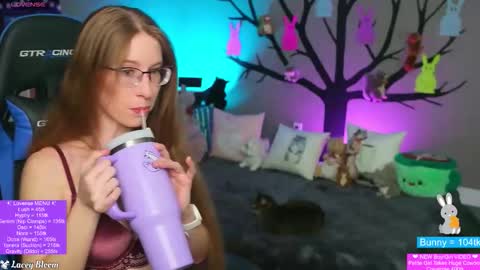 Lacey Bloom online show from 04/15/26, 01:23