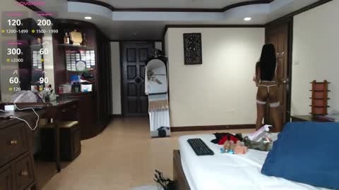 Mia online show from 02/08/25, 11:22