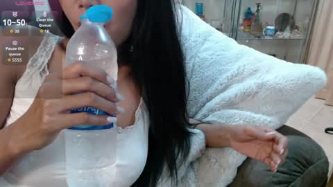Snapshot of ladii_mia chatting on 07/09/26, 09:52 Mia online show from 07/09/26, 09:52