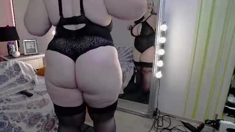 Snapshot of lady_2xl chatting on 06/19/26, 06:23 Lucy online show from 06/19/26, 06:23