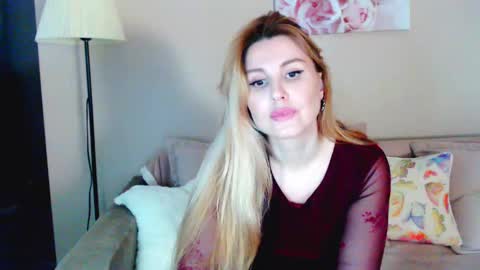 Snapshot of lady__moon__ chatting on 02/15/25, 01:05 Lady moon online show from 02/15/25, 01:05