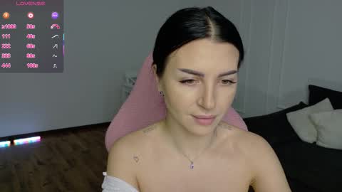 Snapshot of lady_charm__ chatting on 01/13/26, 06:29 Mira online show from 01/13/26, 06:29