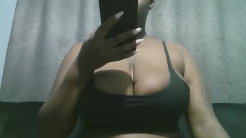 lady_dearra online show from 12/21/25, 02:41