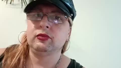 Delilah-Catherine online show from 10/19/25, 09:04