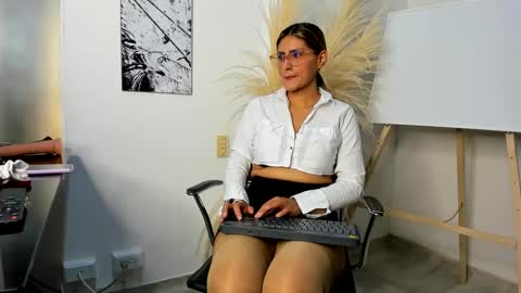 LADY  online show from 02/07/25, 01:47