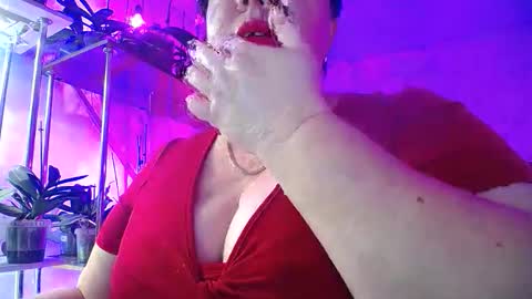 Lady Gloria online show from 12/19/25, 05:47