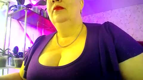 Snapshot of lady_gloria chatting on 06/19/26, 07:01 Lady Gloria online show from 06/19/26, 07:01