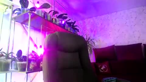 Snapshot of lady_gloria chatting on 06/20/26, 07:55 Lady Gloria online show from 06/20/26, 07:55