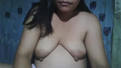 Snapshot of lady_love063 chatting on 10/04/25, 01:42 lady_love063 online show from 10/04/25, 01:42