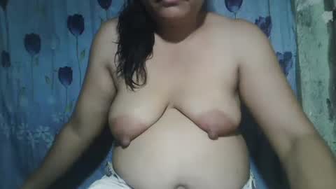 Snapshot of lady_love063 chatting on 10/14/25, 05:30 lady_love063 online show from 10/14/25, 05:30