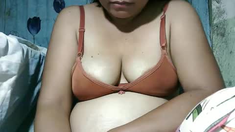 lady_love063 online show from 01/18/26, 08:45