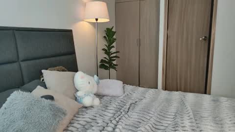    700  1300 -5 online show from 02/04/26, 01:17