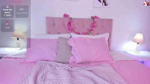 Lady  online show from 02/07/25, 10:41