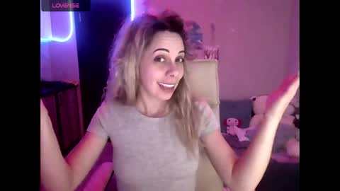 Snapshot of lady_smile69 chatting on 02/02/26, 04:00 lady_smile69 online show from 02/02/26, 04:00