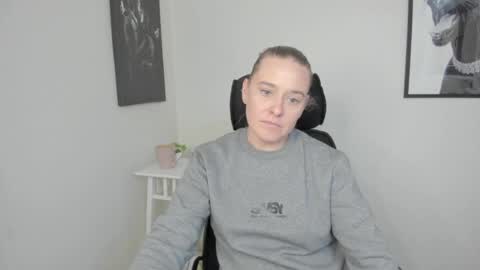 Snapshot of ladyalessa chatting on 07/13/26, 05:43 ALESSA online show from 07/13/26, 05:43