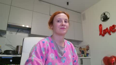 Sima Ladybigsmile online show from 02/08/26, 06:00