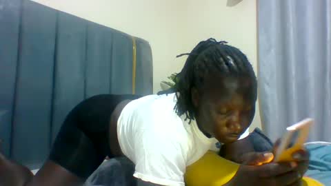 lindah32 online show from 02/14/25, 12:51