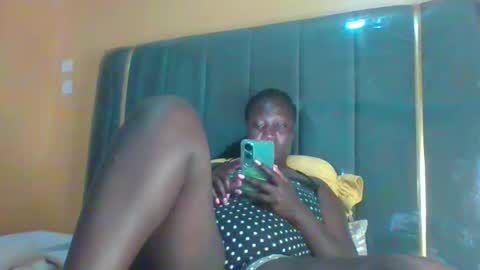 lindah32 online show from 10/22/25, 04:35