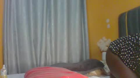 lindah32 online show from 11/24/25, 10:53