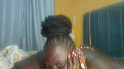 lindah32 online show from 12/16/25, 06:24