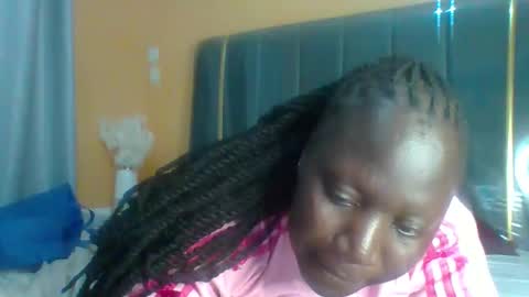 lindah32 online show from 12/18/25, 09:43