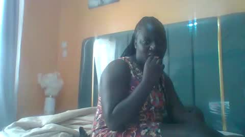 lindah32 online show from 12/22/25, 07:38