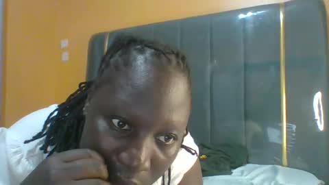 lindah32 online show from 06/03/26, 02:33