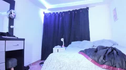  Lady  online show from 11/15/25, 01:58