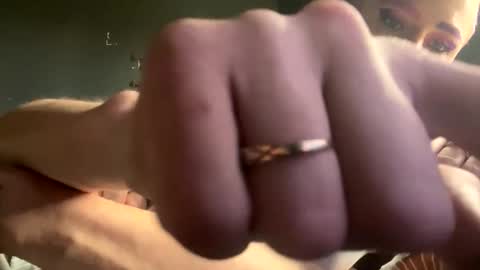 Snapshot of ladybug9097 chatting on 12/21/24, 04:57 RockStar Couple online show from 12/21/24, 04:57