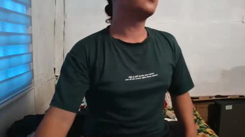 ladybug_ph online show from 11/03/25, 01:51