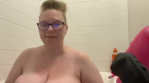 Snapshot of ladycherielynn chatting on 06/17/26, 02:07 LadyCherieLynn online show from 06/17/26, 02:07