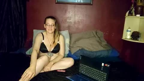 ladykiva_n_hubz online show from 10/12/25, 05:06