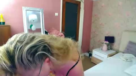 Snapshot of ladymariahx chatting on 02/22/25, 04:40 ladymariahx online show from 02/22/25, 04:40