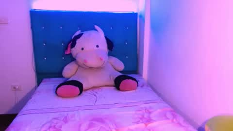 laura online show from 04/08/26, 07:41