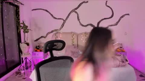 Lady  online show from 10/26/25, 04:51