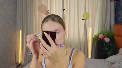 Lilia online show from 09/30/25, 06:51