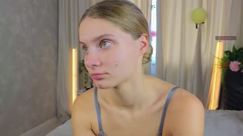 Lilia online show from 10/11/25, 06:45