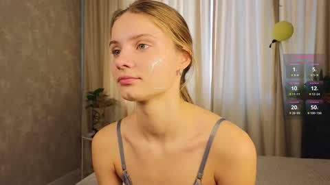 Lilia online show from 10/23/25, 06:45