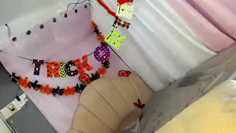 Snapshot of lahermosa_manika69 chatting on 10/28/25, 02:20 MANIKA online show from 10/28/25, 02:20